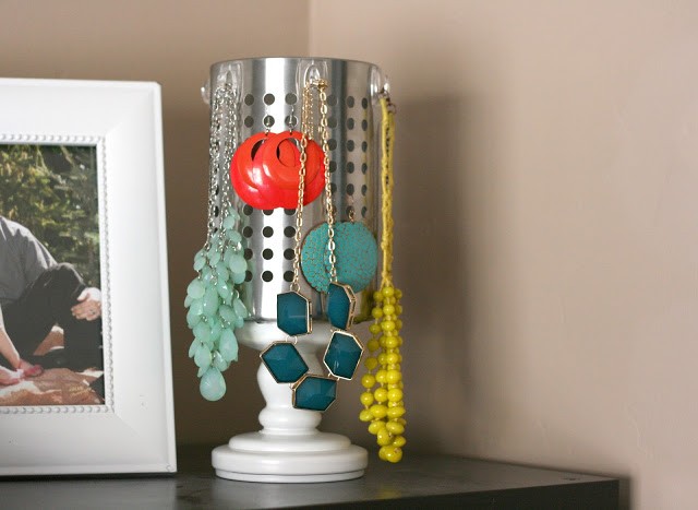 sissuitcase-jewelry-on-shelf