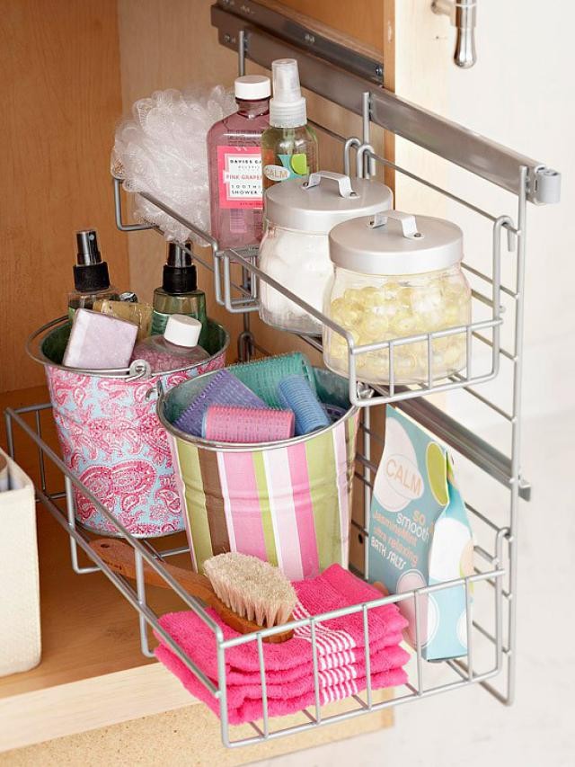 top-bathroom-cabinet-organizer-ideas-with-use-the-cabinet-door-as-a-bathroom-organizer