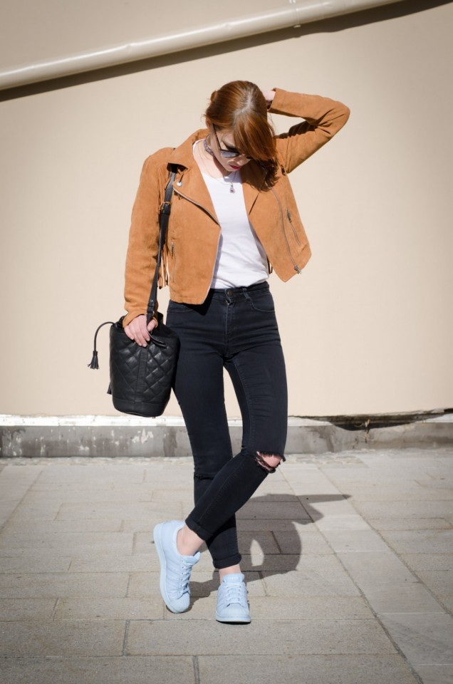 Tan-suede-fringe-leather-jacket-adidas-supercolor-clear-sky-superstar-spring-look-2-1024x1546