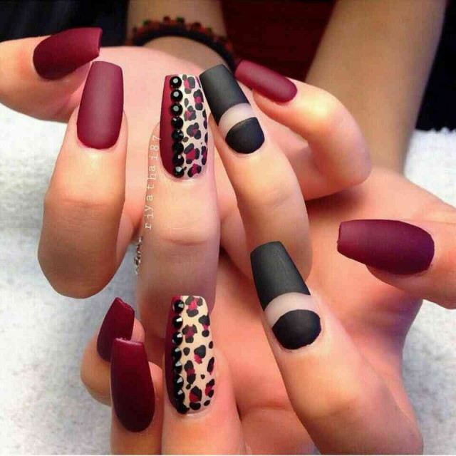 nails-dark red
