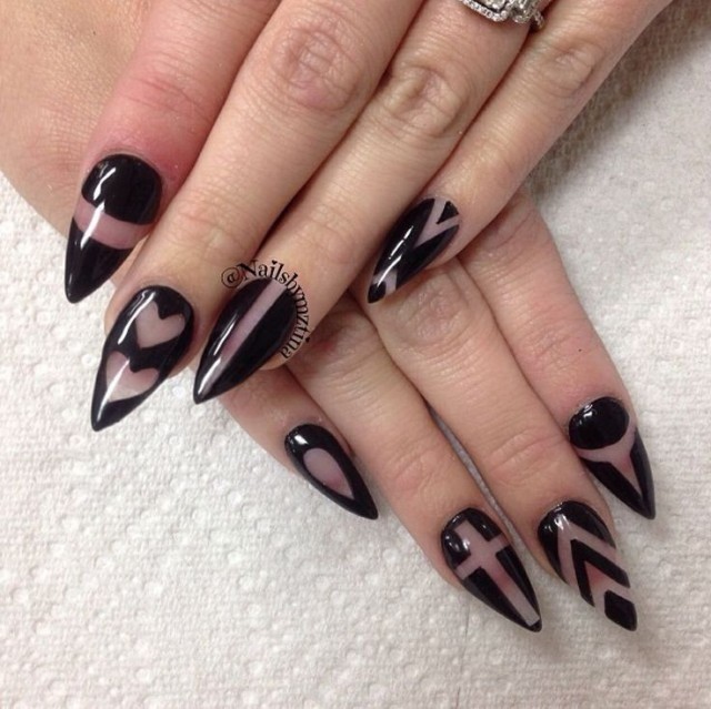 negative space nails-black