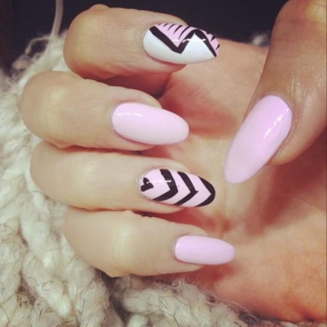 oval nails-pink