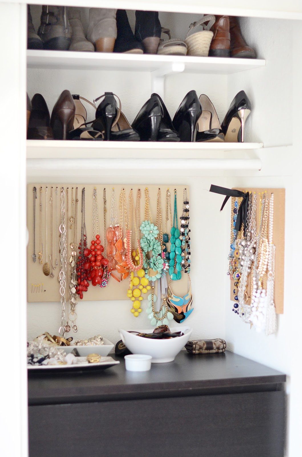 10 Jewelry Display Ideas for Bedrooms That Double as Decor