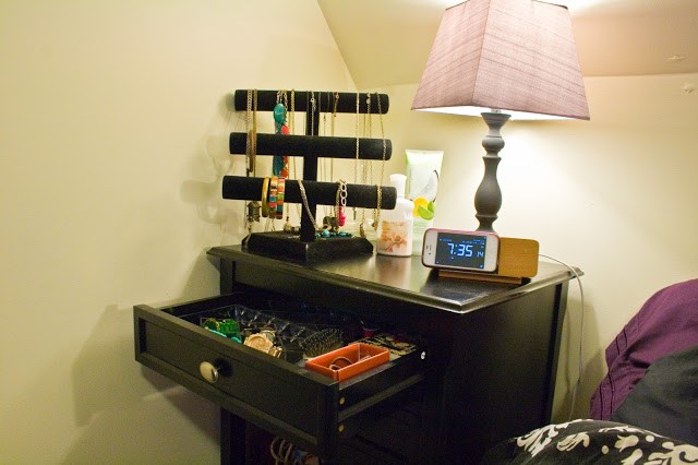 organize jewelry and night stand_10