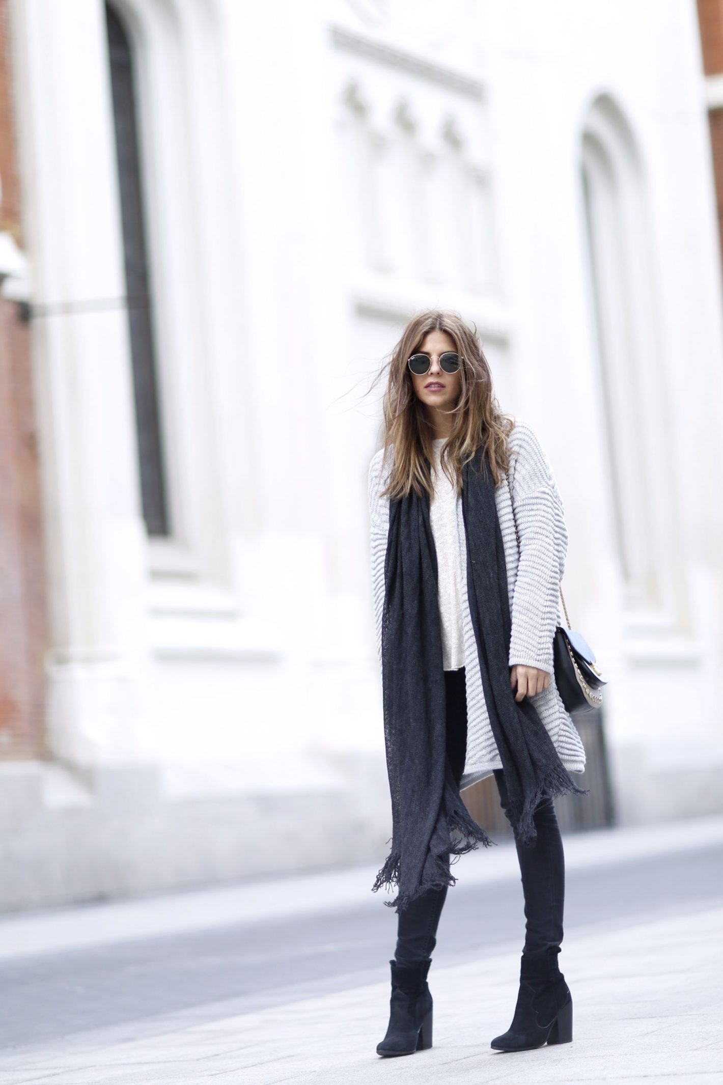 Fashionable Ways to Style Your Oversized Scarf This Season