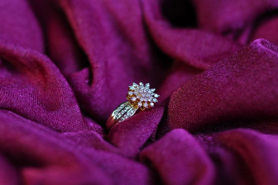 Diamonds Are Forever: 5 Reasons Diamonds Make Superior Engagement Rings